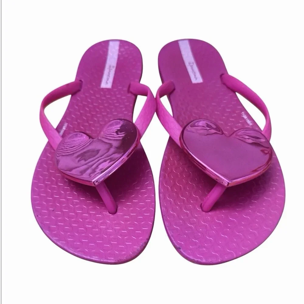 Ipanema Kids Girls Sz 2/3 Pink Flip Flops Heart Accent Sandals Slip On